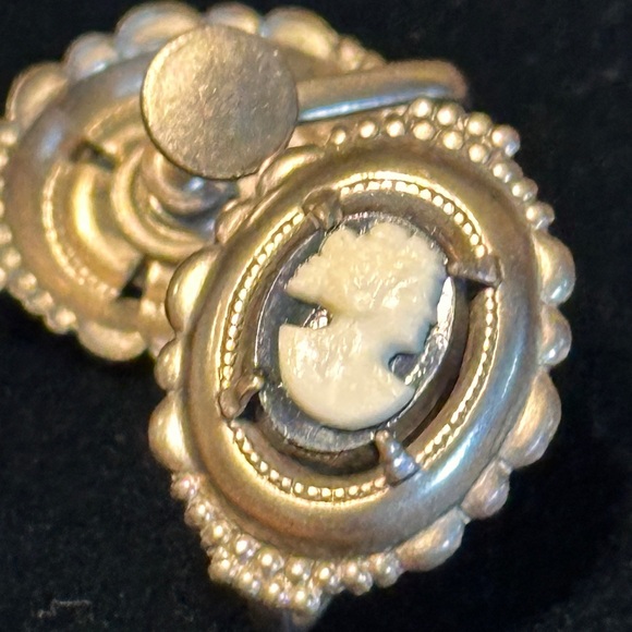 VTG Antique Victorian  CAMEO Screw Back Earrings - Picture 2 of 6